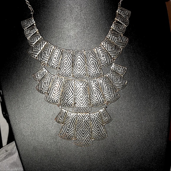 Brass tone bohemian style statement necklace Previously owned in good condition - Picture 4 of 6